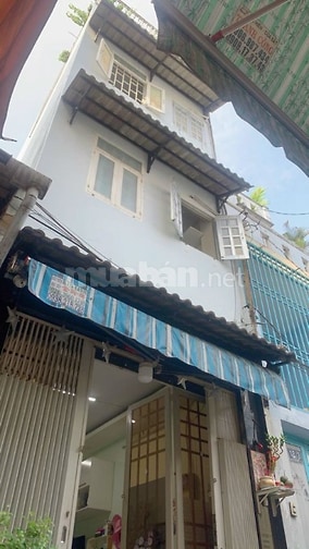 Cho thuê nhà riêng tại 18/4 Phù Đổng Thiên Vương, 15 triệu, 3 tầng