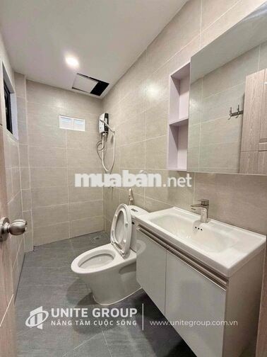 **🏡 CĂN HỘ FULL NỘI THẤT CAO CẤP QUẬN 7 – CÓ BAN CÔNG THOÁNG MÁT, BẾP