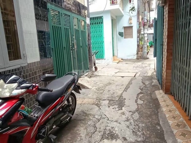 2 mặt tiền (trước sau) 40m vuông đất. Quận 10. Giá chỉ 5,5 tỷ