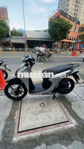 Honda Vision Cao cấp 2023 Bạc