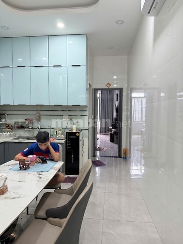 Cần bán nhà MTKD Nguyễn Cửu Phú - gần ngã tư Trần Đại Nghĩa.