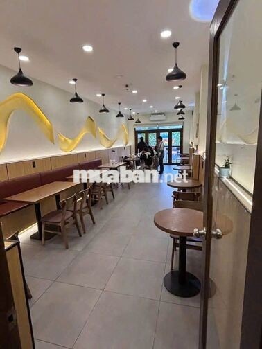 CHO THUÊ SHOWROOM – MT CHỢ ĐÊM NGUYỄN GIA TRÍ, QBT | 120M2 | 3 TẦNG