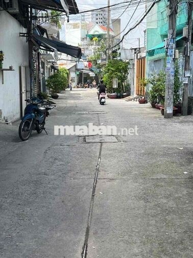 Hẻm xe hơi , giáp quận 6 , đối diện bến xe miền tây ,