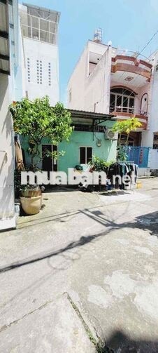 Hẻm xe hơi , giáp quận 6 , đối diện bến xe miền tây ,