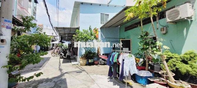 Hẻm xe hơi , giáp quận 6 , đối diện bến xe miền tây ,