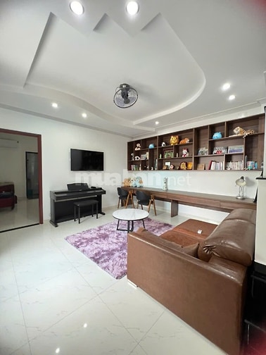 Nhà mới đẹp 100m đất. Hẻm Xe Hơi sát chợ Tân Bình giáp Quận 10