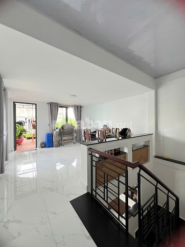 Nhà mới đẹp 100m đất. Hẻm Xe Hơi sát chợ Tân Bình giáp Quận 10