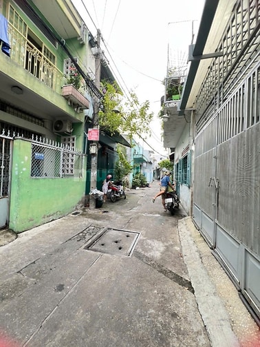 Nhà mới đẹp 100m đất. Hẻm Xe Hơi sát chợ Tân Bình giáp Quận 10