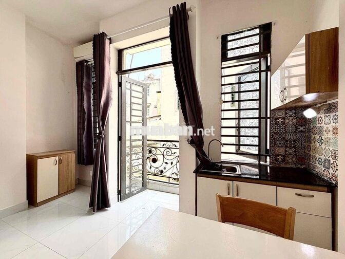 CHO THUÊ STUDIO BAN CÔNG TRẦN VĂN ĐANG QUẬN 3 NGAY SÁT BỜ KÈ HOÀNG SA