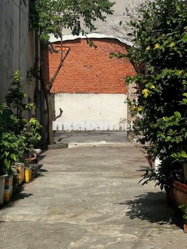 nhà SHR  cấp 4 ngay chợ Trần thị cờ