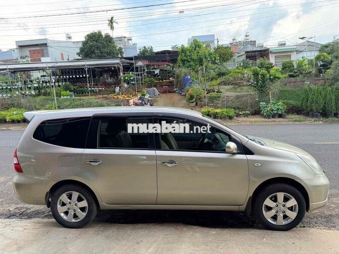 Nissan Livina 2011 Số sàn Vàng 7 chổ