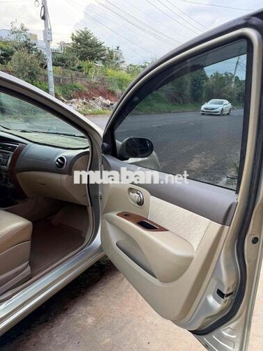 Nissan Livina 2011 Số sàn Vàng 7 chổ