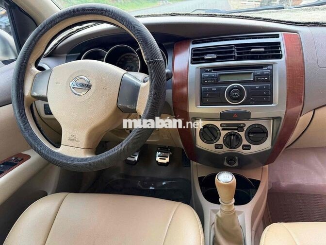 Nissan Livina 2011 Số sàn Vàng 7 chổ