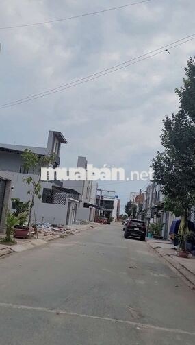 Bán đất thổ cư 138 m2, Sổ hồng riêng cập KDC Long Hòa 9.9 tr/1m2