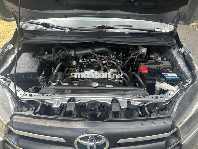 Toyota Innova MPV 8 ghế số std Bạc