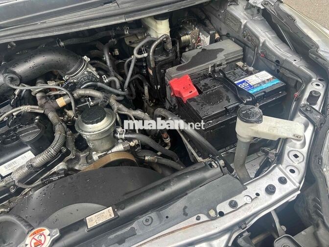 Toyota Innova MPV 8 ghế số std Bạc