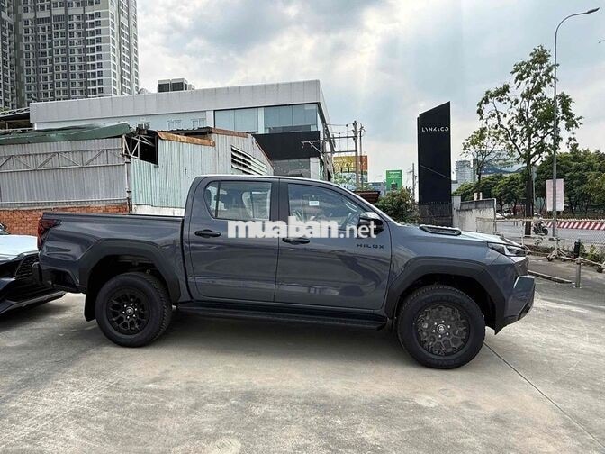 Toyota Hilux Xám Mới 100%