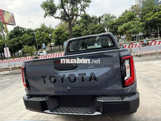 Toyota Hilux Xám Mới 100%