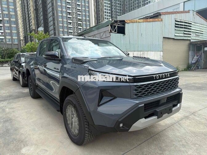 Toyota Hilux Xám Mới 100%