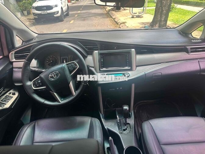 Toyota Innova MPV 8 ghế số std Bạc