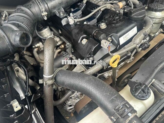 Toyota Innova MPV 8 ghế số std Bạc