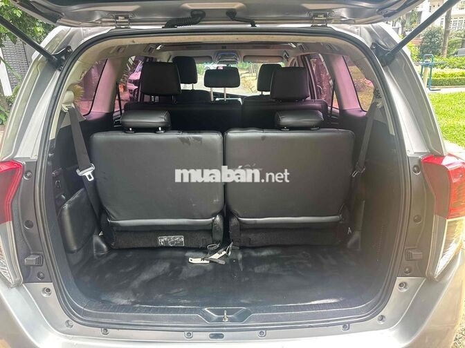 Toyota Innova MPV 8 ghế số std Bạc