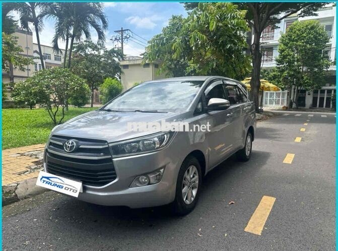 Toyota Innova MPV 8 ghế số std Bạc