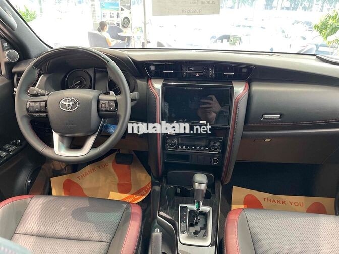 Toyota Fortuner Trắng 7 chỗ Xăng Mới 100%
