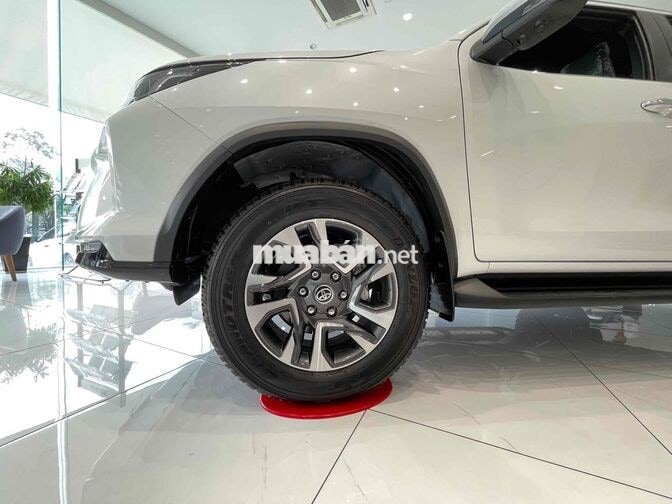 Toyota Fortuner Trắng 7 chỗ Xăng Mới 100%