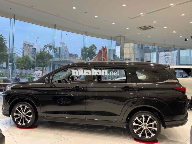 Toyota Veloz Cross Top Đen 7 chỗ