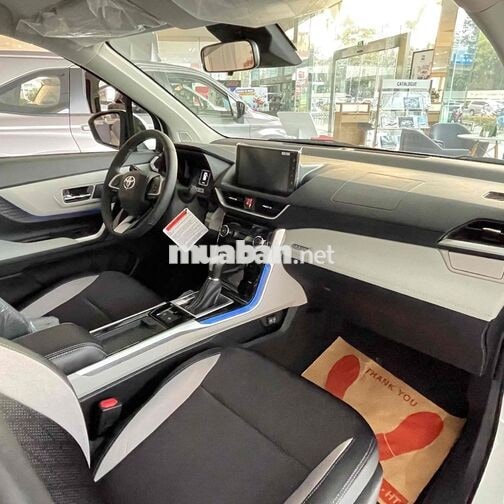 Toyota Veloz Cross Top Đen 7 chỗ