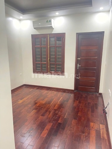 Nhà riêng 1/ Phan Xích Long, 94m2 sẵn nội thất, giá 14 tr/th 2PN, Ban 