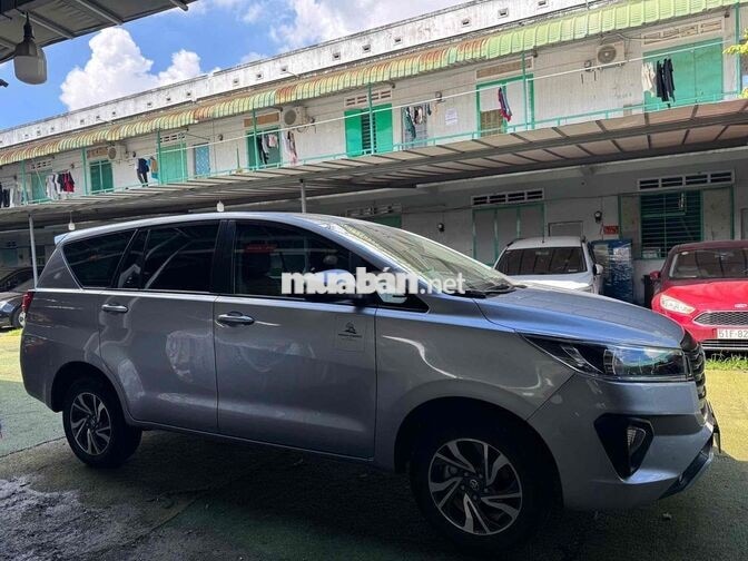 Toyota Innova 2022 Số sàn Bạc 100.000 km