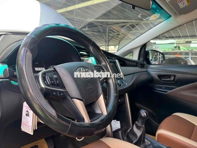 Toyota Innova 2022 Số sàn Bạc 100.000 km