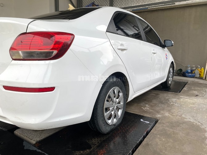 Kia Soluto 1.4 MT 2022, logo mới