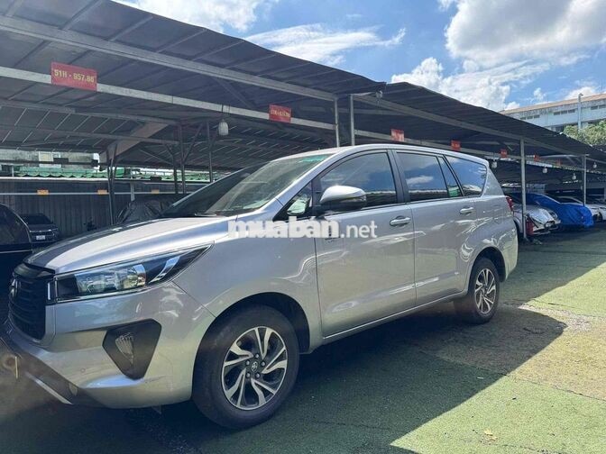 Toyota Innova 2022 Số sàn Bạc 100.000 km