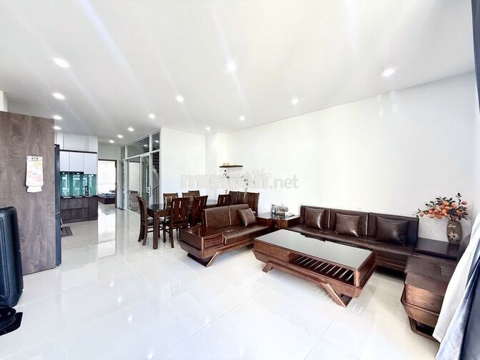 CHO THUÊ NHÀ MỚI Ở KINH DOANH 4 TẦNG CÓ THANG MÁY GIÁ 30 TRIỆU KHU ĐÔ