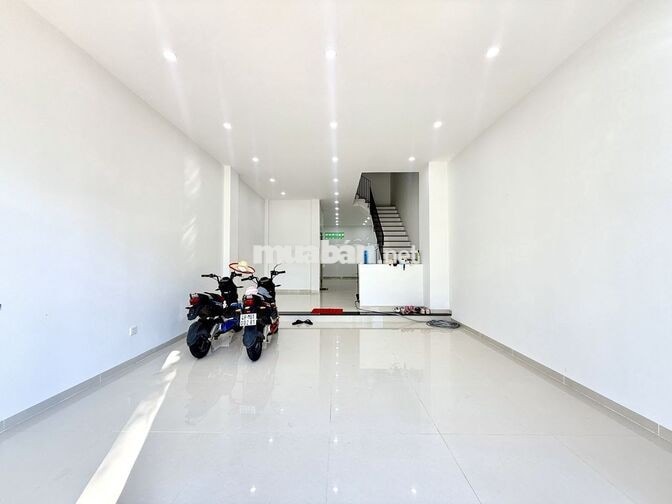 CHO THUÊ NHÀ MỚI Ở KINH DOANH 4 TẦNG CÓ THANG MÁY GIÁ 30 TRIỆU KHU ĐÔ