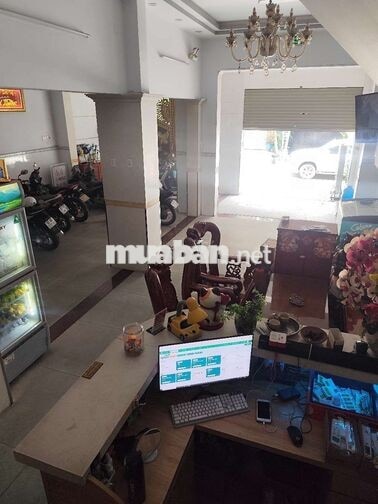Khách sạn 8×23=184m2×5 gồm 1 trệt 4 lầu 22 phòng