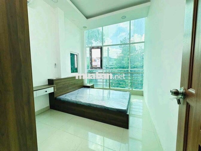 Cho thuê căn hộ 2pn1wc cửa sổ thang máy full nt ngay Hùng Vương quận 5