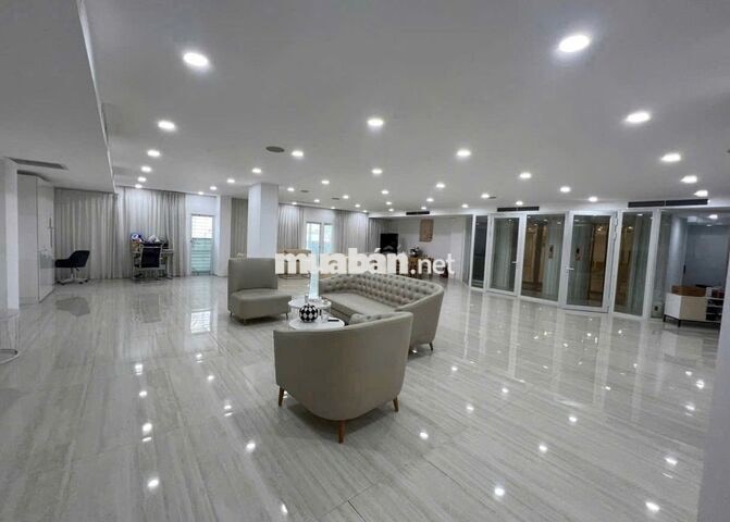 Cho thuê nhà nguyên căn góc 2MT 75A Thành Thái, Phường 14, Quận 10 