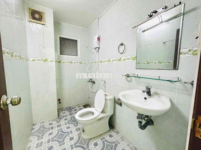 Cho thuê căn hộ 2pn1wc cửa sổ thang máy full nt ngay Hùng Vương quận 5