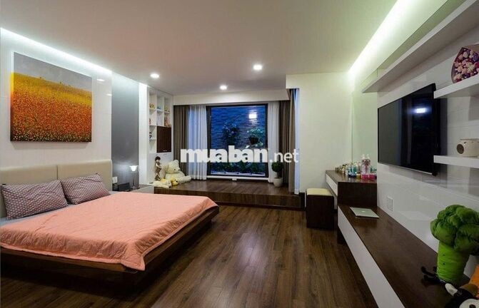 Cho thuê nhà nguyên căn góc 2MT 75A Thành Thái, Phường 14, Quận 10 