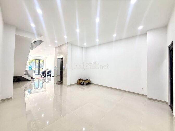 CHO THUÊ NHÀ MỚI Ở KINH DOANH 4 TẦNG CÓ THANG MÁY GIÁ 30 TRIỆU KHU ĐÔ