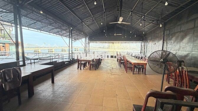 CHO MẶT BẰNG NHÀ HÀNG 3 TẦNG THÔNG SUỐT NGANG 8M NGAY BỜ KÈ THÁP BÀ