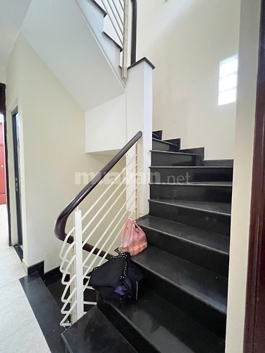 Cho thuê nhà mới đẹp Hẻm Xe 8m - Đường Nguyễn Đình Chiểu, P.5, Q.3