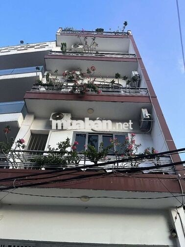 phòng rộng thoáng mát gần sân bay tân sơn nhất. có ban công 