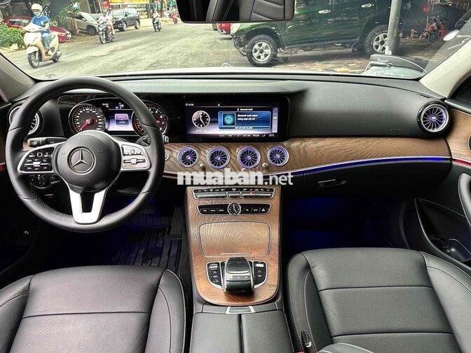 Mercedes E200 Trắng Xăng Tự động 2.0 Turbo