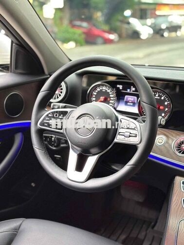 Mercedes E200 Trắng Xăng Tự động 2.0 Turbo