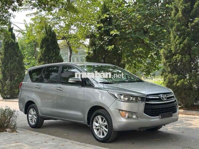 Toyota Innova 2017 Số sàn 8 chỗ Bạc